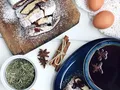 Para Młoda krojąca tort weselny